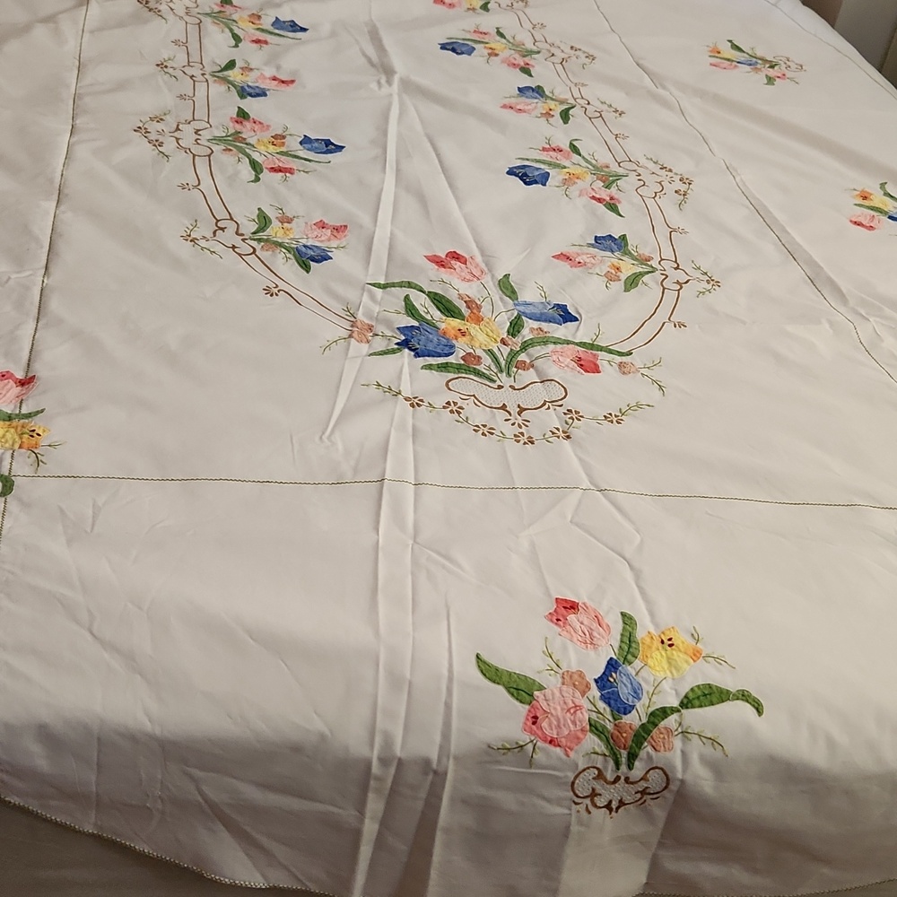 Vintage Floral Embroidered White Tablecloth With Multicolor Oblong 64"x102"